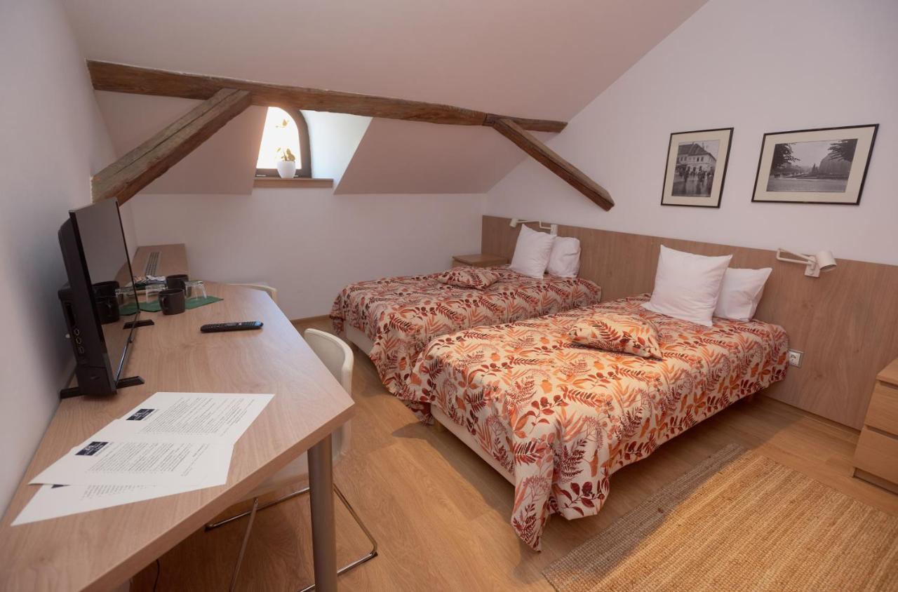 Guest House 1568 Cluj-Napoca Ngoại thất bức ảnh